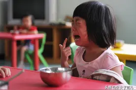 孩子什么时候才适合上幼儿园？不是2岁、3岁、4岁，标准答案在这图片