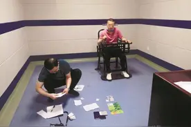 冒充美女卖惨，与十几人同时聊天，为区分目标做笔记……这夫妻俩栽了！图片