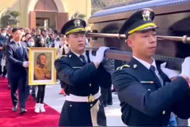铁骨硬汉，一路走好：著名表演艺术家杨在葆安葬仪式暨追思会举行图片