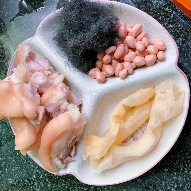 花胶煲汤绿色 花胶煲出来汤是什么颜色