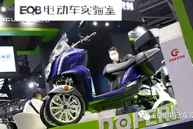 行业首款倒三轮电摩？斗风D1亮相重庆摩展图片