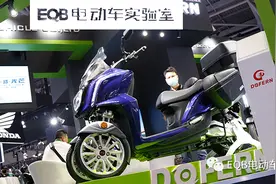 行业首款倒三轮电摩？斗风D1亮相重庆摩展图片