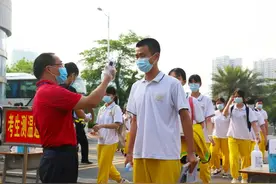 直击高考现场！肇庆超2.4万名考生今日顺利开考！图片