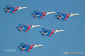苏30SM三翼面设计，配备矢量发动机，俄勇士飞行表演队如鱼得水图片