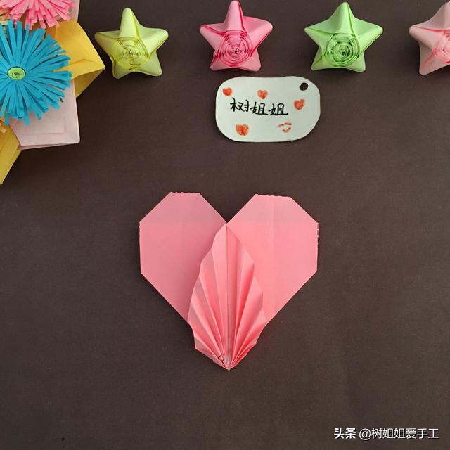 实用折纸：心与叶结合的折纸书签，很美