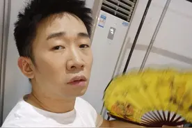 杨迪素颜出镜脸上痘痘明显，被网友调侃不是艺人，本尊回应好幽默图片