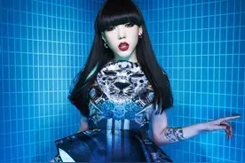 将恩师庾澄庆拉下水，成为资本的牺牲品，吴莫愁做错了什么？图片