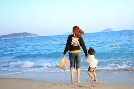 我见过最聪明的父母，都在刻意培养“不乖”的女孩图片