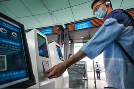 环球影城内测票炒至5000元！对倒票黄牛必须“清场”图片