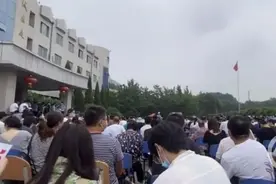 54只淘汰犬竞价认养最高拍出33万，中国刑警学院：收益全部上缴国家财政图片