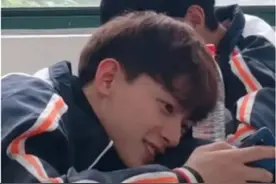 班主任透露：2种男同学“贼容易”早恋，和颜值无关，根本拉不住图片