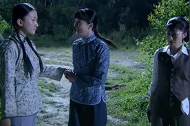 日本间谍不知面前的疯婆子是国军特务，竟还让她一直跟着，真是蠢视频封面