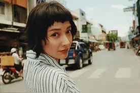 吴昕快瘦成腿模了，拎2万多的“菜篮子”走机场，37岁穿出少女样图片