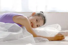 这4种“运动”别让孩子太早接触，不但对身体没好处，还影响发育图片