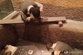 陕西民工挖到一唐朝“金手镯”，估值3亿，却被专家私吞送给女友图片