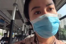 女星叶璇坐公交车出行，还去相亲，称赞男方似乎相当满意图片