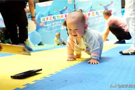 萌宝爬行大赛，逗你乐翻天图片