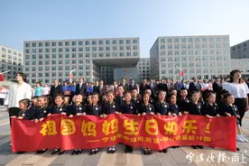 我爱你，中国！宁波隆重举行国庆升国旗仪式图片