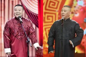 岳云鹏深夜偷吃，自热火锅配白酒，网友：这白酒太接地气了图片