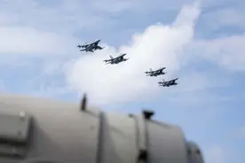 美国空军F-16长途奔袭南海，罕见不对称全空优满挂模式首次曝光图片