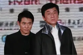 三十年过去了，不忍心再看成龙图片