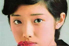 13岁出道，15岁红透日本，20岁隐退结婚，揭秘山口百惠的起伏人生图片