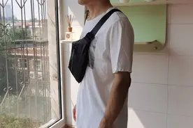 小东西多，不愿意背大包上班，用小米胸包就对了图片