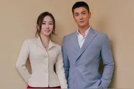 霍思燕的爸爸，关晓彤的爸爸，看见邢菲的爸爸：不出道可惜了图片