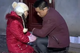 女友和三个男人生了俩娃，还背着男友，打掉了他的亲生骨肉图片