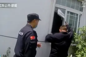 女子吃饭时手机突然“报警”，打开一看，她立马打110！图片
