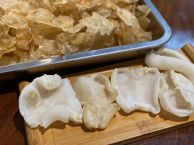 蝴蝶胶同花胶筒那种好 蝴蝶胶和白花胶的区别 蝴蝶胶同花胶筒那种好 蝴蝶胶和白花胶的区别