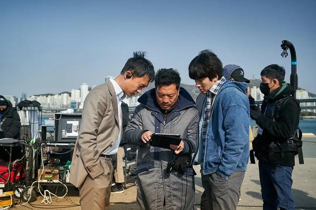 《寄生虫》团队打造，今年最猛韩片一动就爆炸，创2021韩最高票房