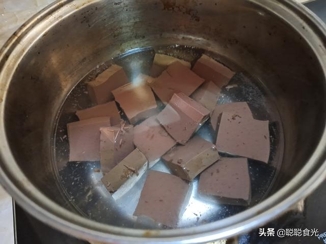 惊蛰时节，多吃这道“清肠”菜，含铁量高，春季常吃气色好