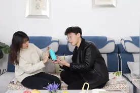 丈夫每天都让妻子喝牛奶，妻子怀疑偷偷观察，发现丈夫的秘密视频封面