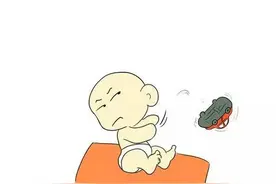 孩子反复扔东西，父母可别大意了，以下3点为你解析图片