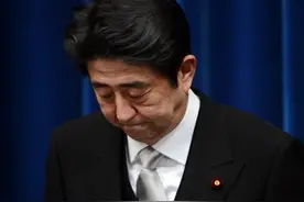 安倍突然辞职，谁来重建政治家主导的日本政局？| 文化纵横图片