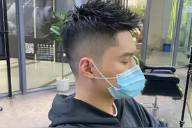 年轻男生的发型就该这样剪，简单干净又显帅气图片