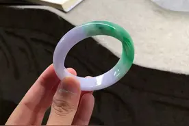 翡翠价格多少钱？选翡翠手镯a货又怎么鉴定真假？图片