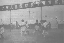 中日孩子在草原上较量之后，某教育作家:80后是垮掉的一代!图片