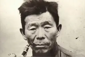 二战最强黄种人狙击手：相貌平平40岁老汉，弹无虚发，歼敌368人图片