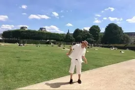 「我在挪威」第11集-梁华-从服务员到国宝级画家的开挂人生图片