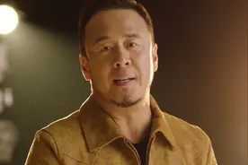 有人问杨坤：张靓颖和李宇春谁唱功好？杨坤：李宇春压根不会唱歌图片