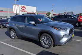 新款汉兰达实拍！2.5混动+全时四驱，新造型比锐界优雅大气图片