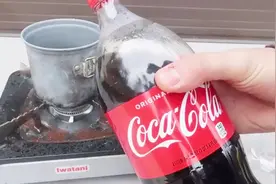 一瓶5L的可乐，到底含多少糖分？放到锅里一煮就知道了