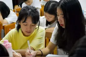 为什么大一新生要上晚自习，大二却不用，学姐：其实是为了这些图片