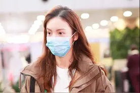 金晨舞蹈家身材穿啥都不差，普通羽绒服+牛仔裤，都能穿出高级感图片