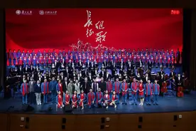 走好新时代的长征路！复旦、交大师生同台演出《长征组歌》图片