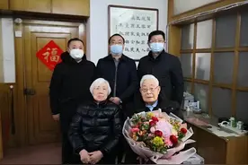 国家兴亡，匹夫有责！邗江中专九旬离休老教师捐款万元抗疫情图片