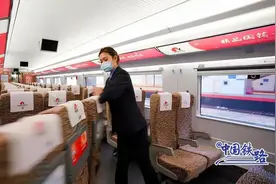 高铁列车到站后，为何要调转座椅方向？图片