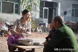 扎根一线、立足岗位，坚决打赢脱贫攻坚战——王美丽走在扶贫路上图片